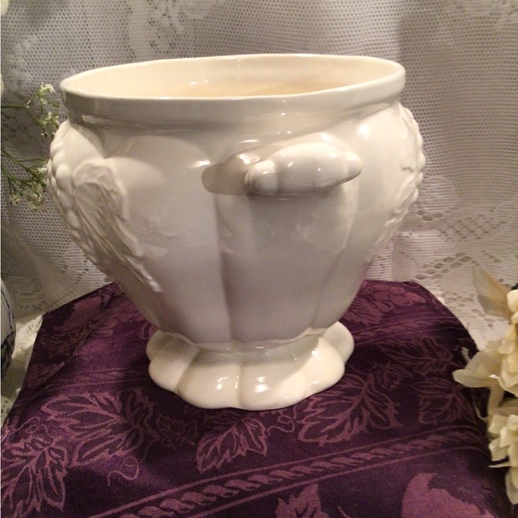 California Pottery Grape Embossed Soup Tureen - Picture 5 of 16